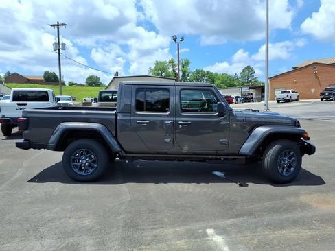 New 2026 Jeep Gladiator Sport AWD/4WD image 2