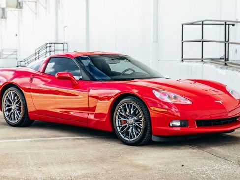 Used 2005 Chevrolet Corvette Coupe w/ Preferred Equipment Group RWD image 5