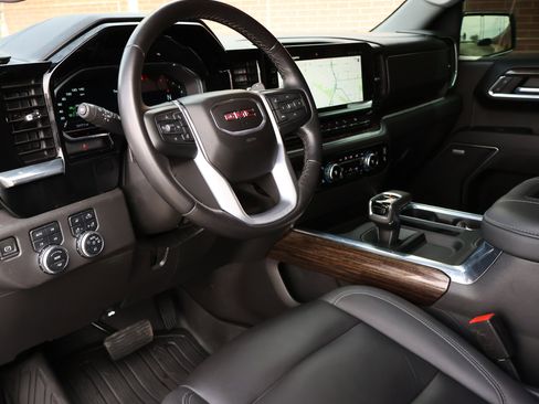 Used 2022 GMC Sierra 1500 Elevation w/ Elevation Premium Package image 3