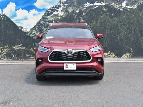 Used 2023 Toyota Highlander XLE AWD/4WD image 5