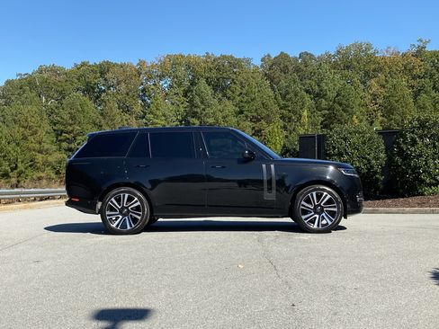 Used 2023 Land Rover Range Rover Long Wheelbase SE image 5