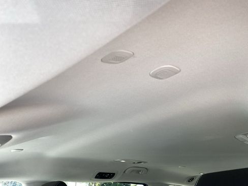 Used 2023 Chrysler Pacifica Touring-L FWD image 35