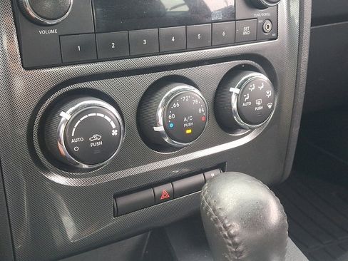 Used 2014 Dodge Challenger SXT RWD image 27