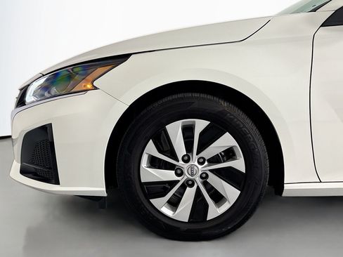 Used 2025 Nissan Altima 2.5 S FWD image 10