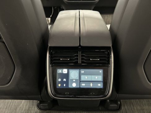 Used 2024 Rivian R1S Adventure image 30