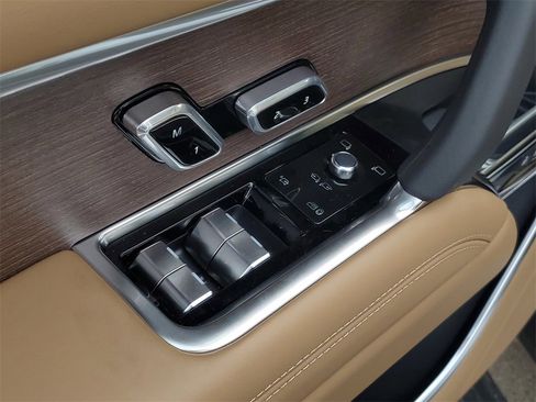 New 2025 Land Rover Range Rover SE image 10