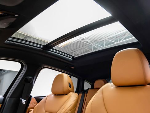 Used 2023 BMW X4 xDrive30i w/ M Sport Package image 5