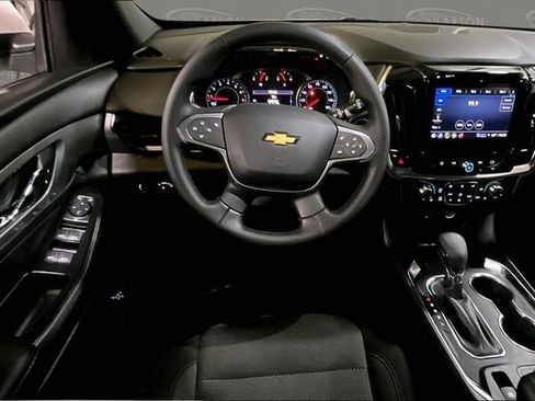 Used 2023 Chevrolet Traverse LT image 18