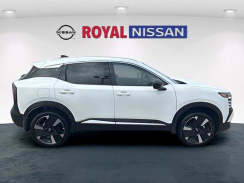 New 2026 Nissan Kicks SR FWD image 8