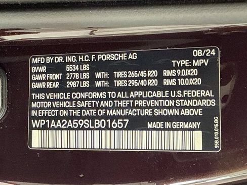 Certified 2025 Porsche Macan AWD/4WD image 12