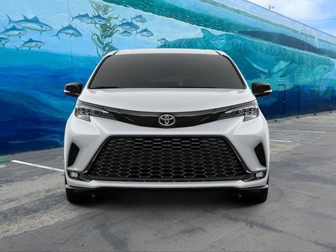 New 2026 Toyota Sienna XSE FWD image 2