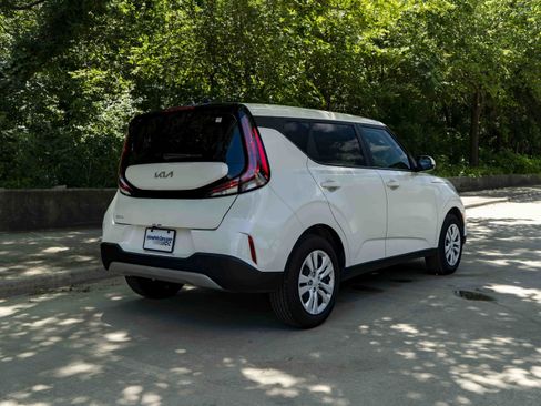 Used 2025 Kia Soul LX FWD image 8