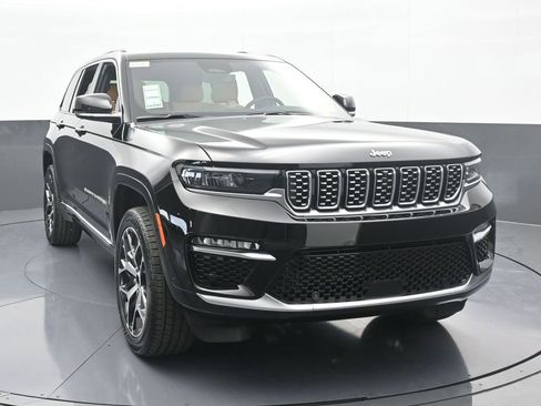 New 2025 Jeep Grand Cherokee Summit image 9