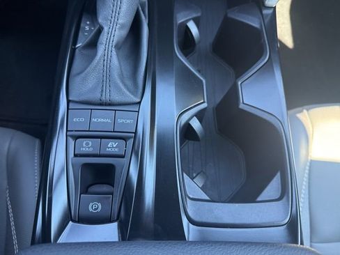 Used 2025 Toyota Camry SE image 28