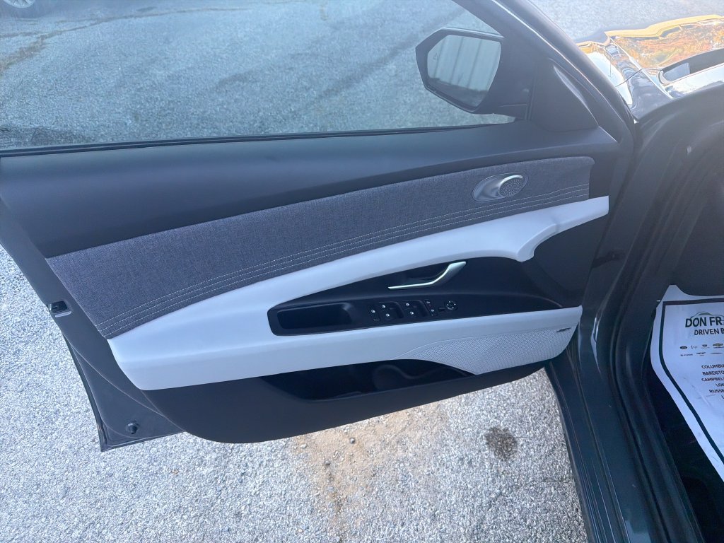 Used 2026 Hyundai Elantra Limited FWD image 12