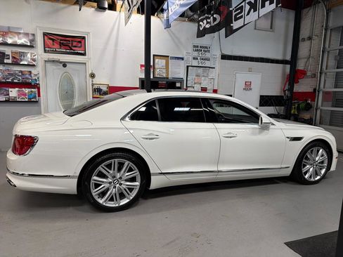 Used 2023 Bentley Flying Spur V8 AWD/4WD image 4