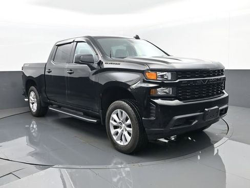 Used 2019 Chevrolet Silverado 1500 Custom w/ Custom Value Package image 3