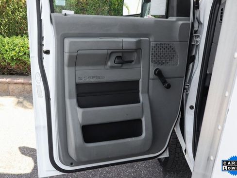 Used 2018 Ford E-350 and Econoline 350 Super Duty image 15