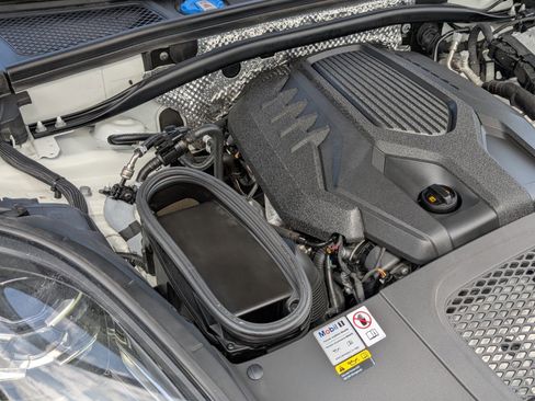 Used 2023 Porsche Macan Turbo image 25