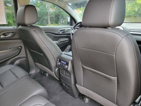 Used 2021 GMC Acadia SLT w/ Trailering Package image 12