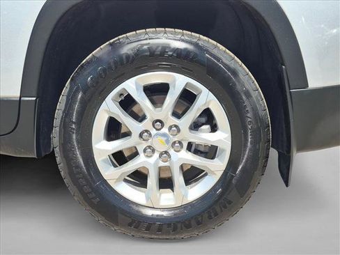 Used 2022 Chevrolet Traverse LS FWD image 23