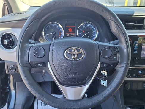 Used 2018 Toyota Corolla LE image 11