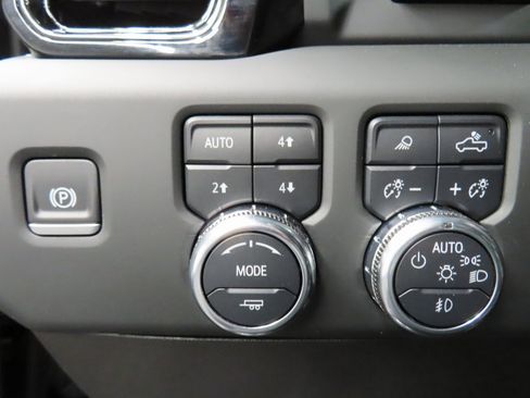 Used 2025 GMC Sierra 2500 AT4X image 62