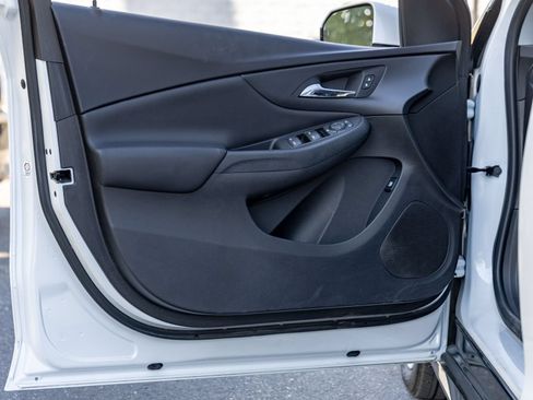 Used 2018 Chevrolet Volt LT FWD image 4