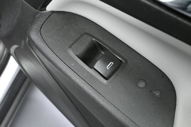 Used 2020 Chevrolet Equinox LS w/ LS Convenience Package AWD/4WD image 35