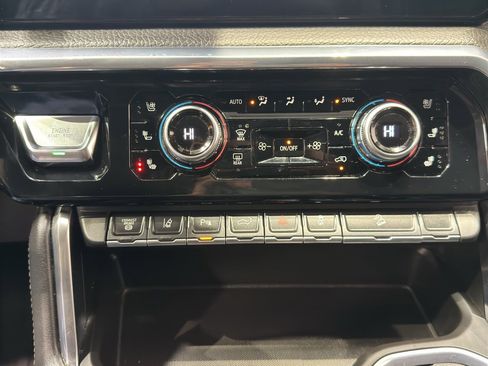 Used 2025 GMC Sierra 3500 Denali w/ Denali Reserve Package image 39