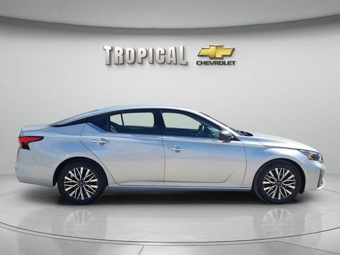 Used 2024 Nissan Altima 2.5 SV FWD image 6