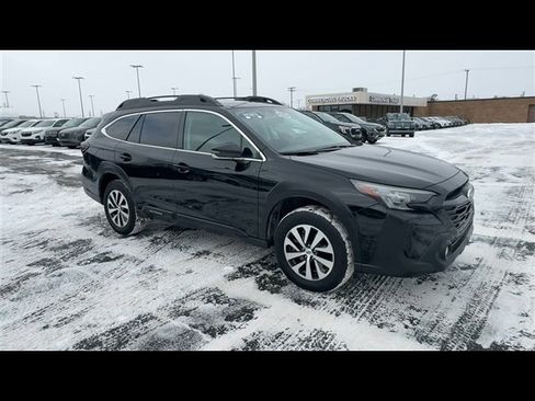 Used 2023 Subaru Outback Premium image 2