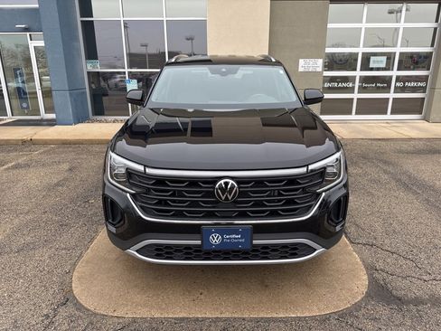 Certified 2025 Volkswagen Atlas Cross Sport SE image 3