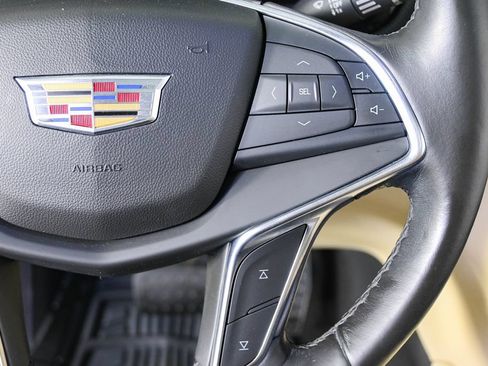 Used 2019 Cadillac XT5 Premium Luxury FWD image 12