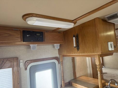 Used 2005 Ford E-350 and Econoline 350 Super Duty RWD image 34
