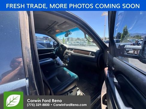 Used 2011 GMC Sierra 2500 Denali w/ Suspension Package, Off-Road AWD/4WD image 9