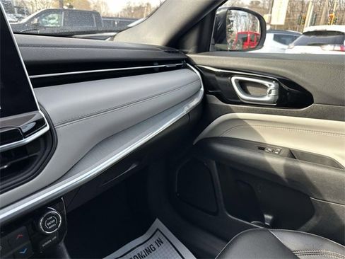 Certified 2024 Jeep Compass Limited image 34