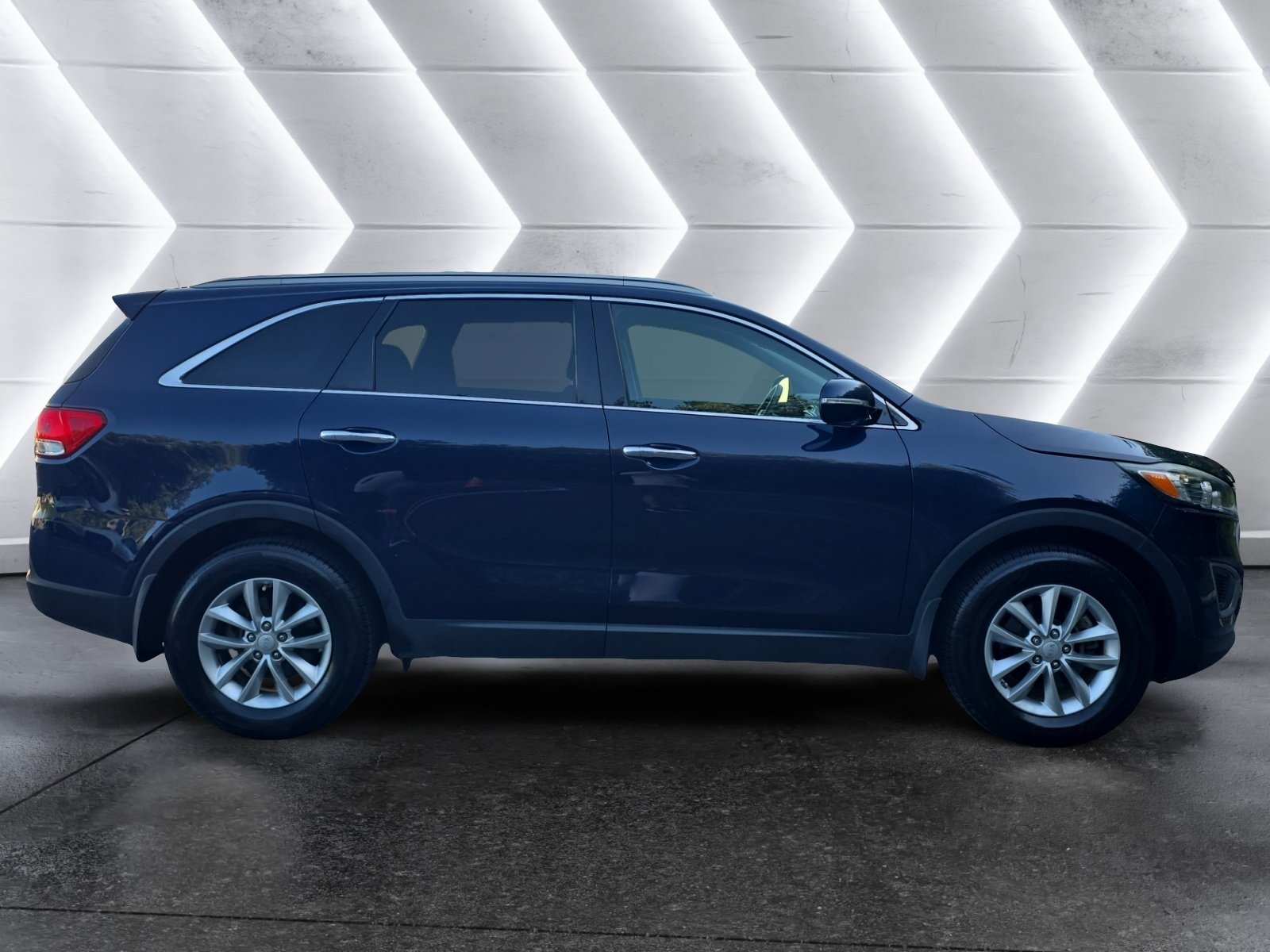 Used 2016 Kia Sorento 2WD LX w/ LX Convenience Package image 6