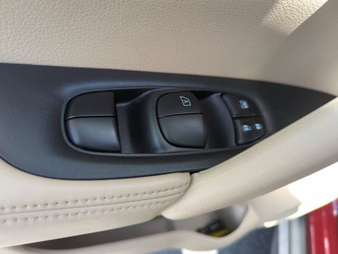 Certified 2019 Nissan Rogue SV FWD image 34