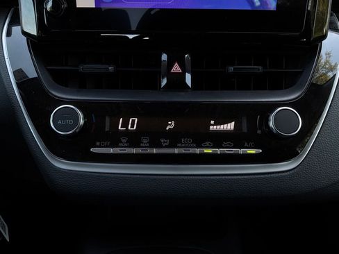 Used 2025 Toyota Corolla LE FWD image 28