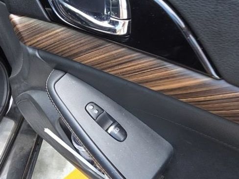 Used 2016 Nissan Maxima Platinum w/ Interior Lighting Package FWD image 31