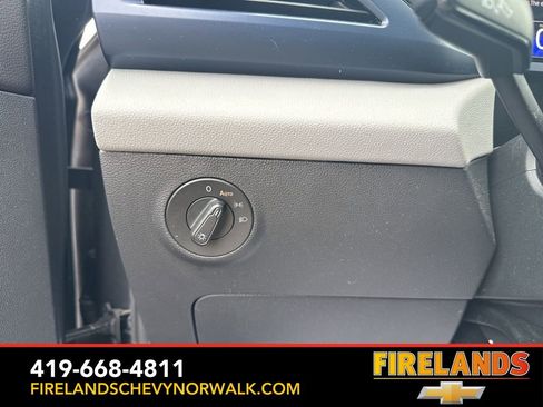 Used 2023 Volkswagen Taos SE image 18