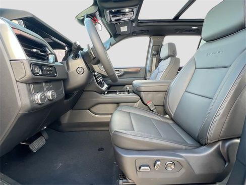 New 2026 GMC Yukon Denali w/ Sun & Power Step Package image 15