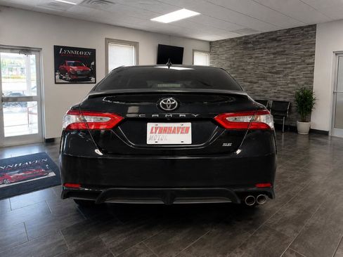 Used 2018 Toyota Camry SE FWD image 13