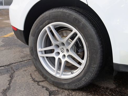 Used 2018 Porsche Macan Sport Edition image 6