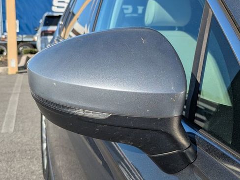 Used 2018 Volkswagen Tiguan SE image 12