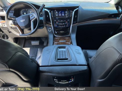 Used 2017 Cadillac Escalade ESV Premium Luxury AWD/4WD image 16
