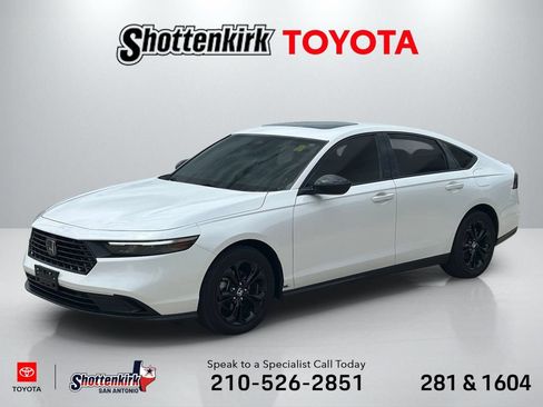 Used 2025 Honda Accord SE image 1