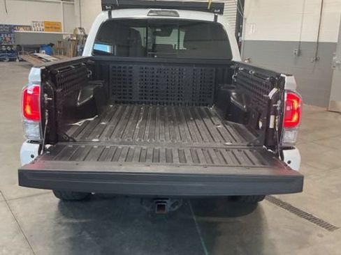 Used 2022 Toyota Tacoma TRD Off-Road w/ Technology Package AWD/4WD image 28