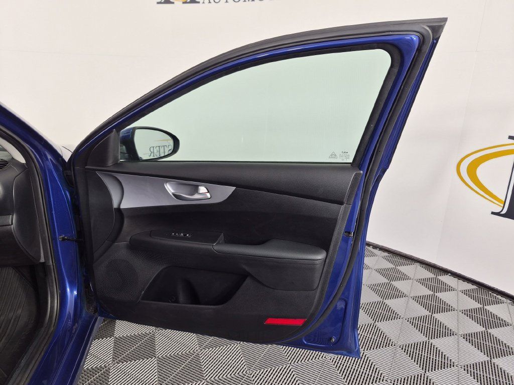 Used 2023 Kia Forte LXS w/ LXS Technology Package FWD image 35
